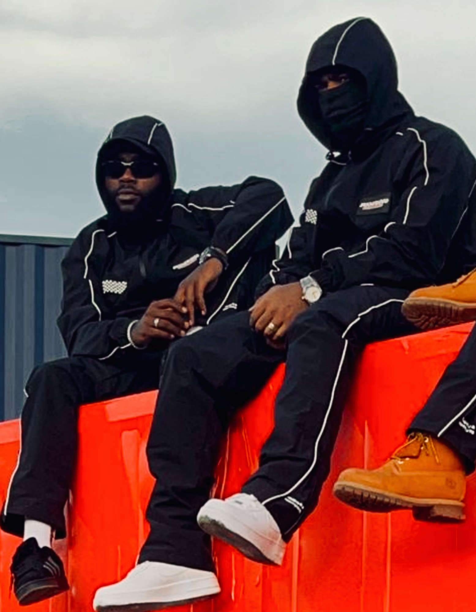 BLACK FULL TRUCKSUIT